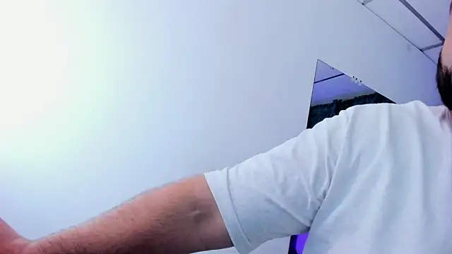 Snapshot of Beerbear_boy chatting on 12.11.24 Beerbear boy online show from 12.11.24