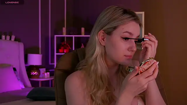 Snapshot of elinanortas chatting on 01.18.25 elinanortas online show from 01.18.25