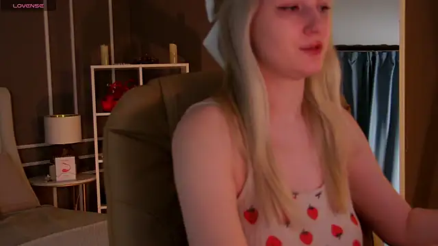 Snapshot of elinanortas chatting on 01.27.25 elinanortas online show from 01.27.25