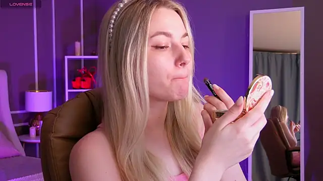 Snapshot of elinanortas chatting on 01.30.25 elinanortas online show from 01.30.25