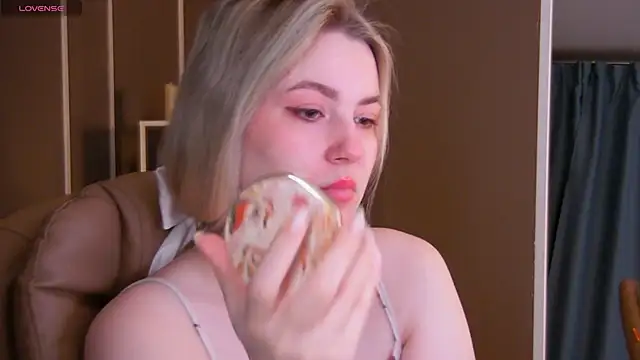 Snapshot of elinanortas chatting on 02.01.25 elinanortas online show from 02.01.25