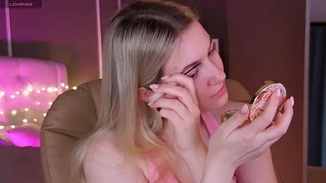 Snapshot of elinanortas chatting on 02.11.25 elinanortas online show from 02.11.25