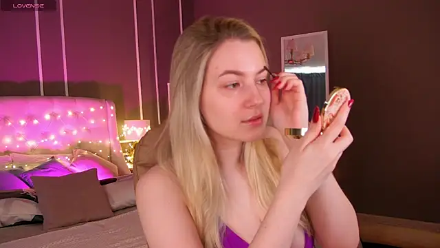 Snapshot of elinanortas chatting on 02.20.25 elinanortas online show from 02.20.25