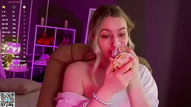 Snapshot of elinanortas chatting on 03.05.25 elinanortas online show from 03.05.25