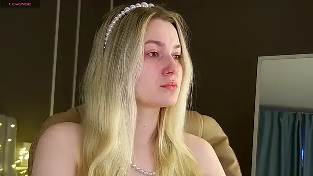 Snapshot of elinanortas chatting on 03.08.25 elinanortas online show from 03.08.25