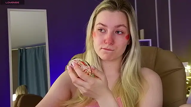 Snapshot of elinanortas chatting on 03.09.25 elinanortas online show from 03.09.25