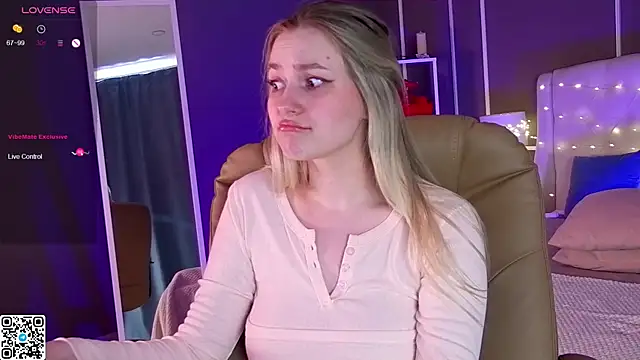 Snapshot of elinanortas chatting on 03.12.25 elinanortas online show from 03.12.25