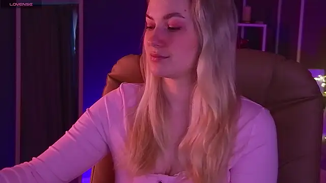 Snapshot of elinanortas chatting on 03.15.25 elinanortas online show from 03.15.25