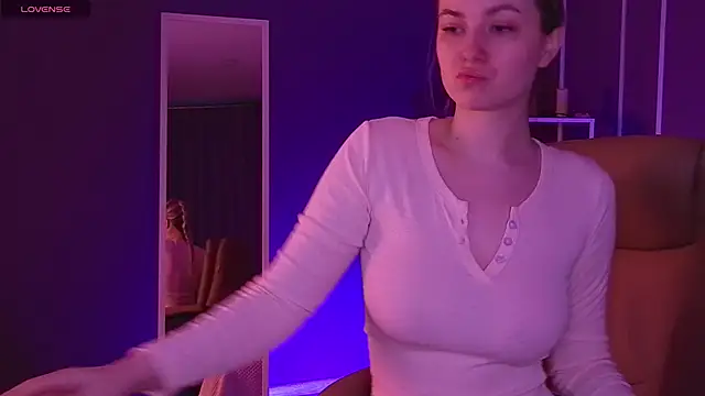 Snapshot of elinanortas chatting on 03.17.25 elinanortas online show from 03.17.25