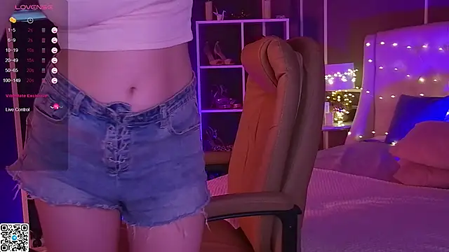 Snapshot of elinanortas chatting on 03.17.25 elinanortas online show from 03.17.25