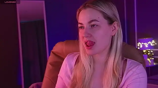 Snapshot of elinanortas chatting on 03.19.25 elinanortas online show from 03.19.25