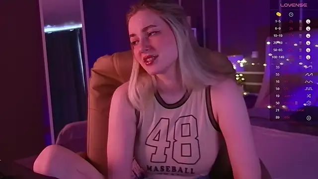 Snapshot of elinanortas chatting on 03.19.25 elinanortas online show from 03.19.25