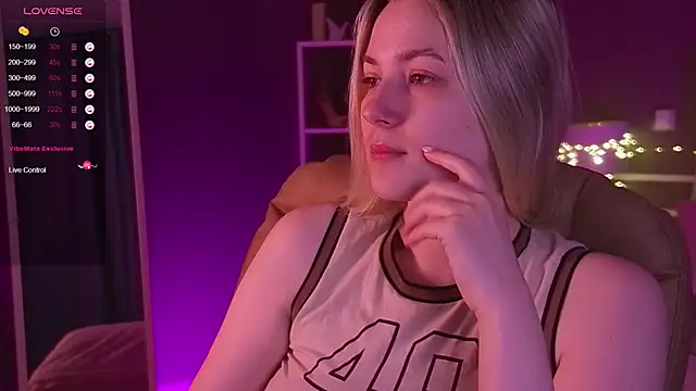 Snapshot of elinanortas chatting on 03.21.25 elinanortas online show from 03.21.25