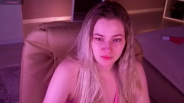 Snapshot of elinanortas chatting on 09.09.25 elinanortas online show from 09.09.25