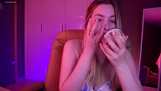 Snapshot of elinanortas chatting on 09.12.25 elinanortas online show from 09.12.25