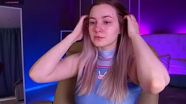 Snapshot of elinanortas chatting on 09.22.25 elinanortas online show from 09.22.25