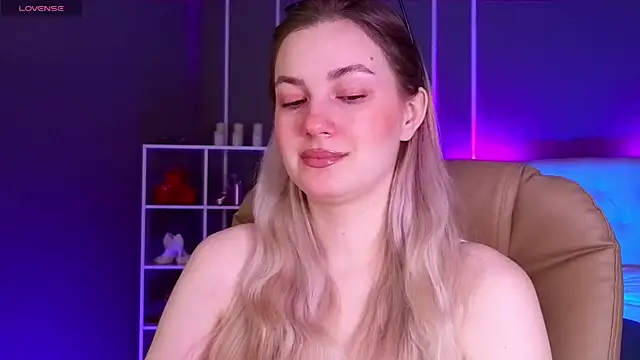 Snapshot of elinanortas chatting on 09.24.25 elinanortas online show from 09.24.25