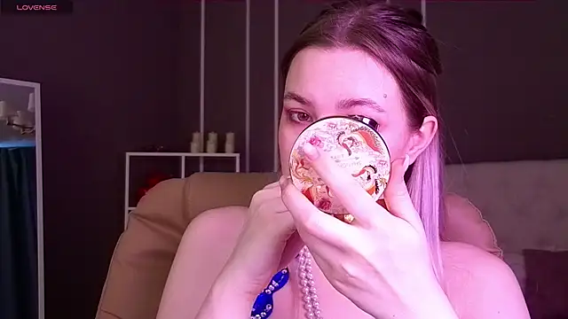 Snapshot of elinanortas chatting on 09.26.25 elinanortas online show from 09.26.25