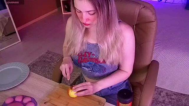 Snapshot of elinanortas chatting on 09.30.25 elinanortas online show from 09.30.25