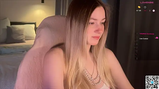 Snapshot of elinanortas chatting on 11.25.25 elinanortas online show from 11.25.25