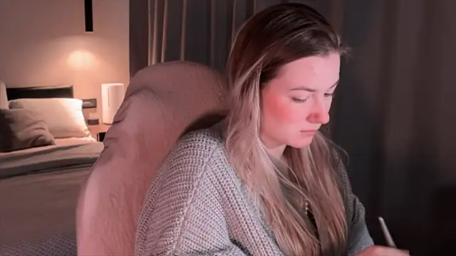 Snapshot of elinanortas chatting on 11.29.25 elinanortas online show from 11.29.25