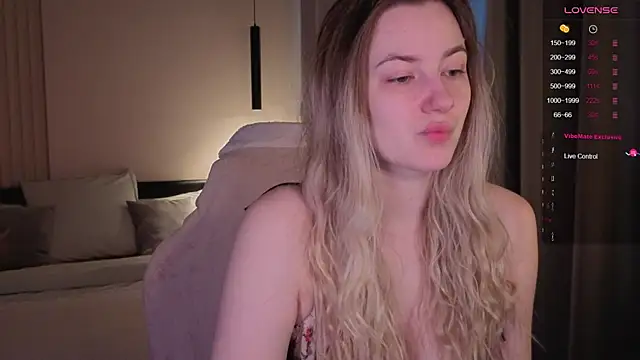 Snapshot of elinanortas chatting on 12.15.25 elinanortas online show from 12.15.25