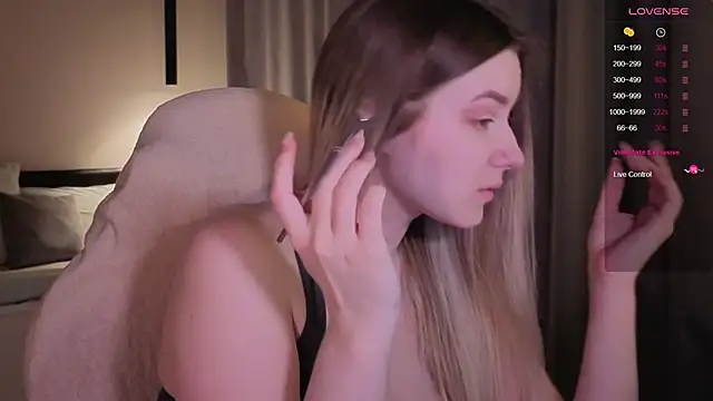 Snapshot of elinanortas chatting on 12.16.25 elinanortas online show from 12.16.25