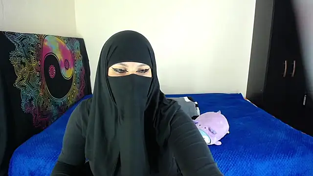 Snapshot of evelyn__salah chatting on 04.27.26 evelyn salah online show from 04.27.26