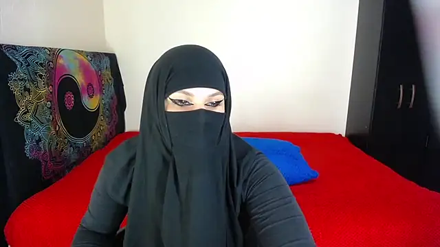 Snapshot of evelyn__salah chatting on 04.29.26 evelyn salah online show from 04.29.26