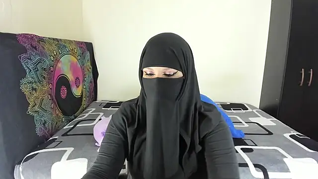 Snapshot of evelyn__salah chatting on 07.12.26 evelyn salah online show from 07.12.26
