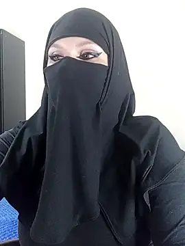 Snapshot of evelyn__salah chatting on 07.18.26 evelyn salah online show from 07.18.26