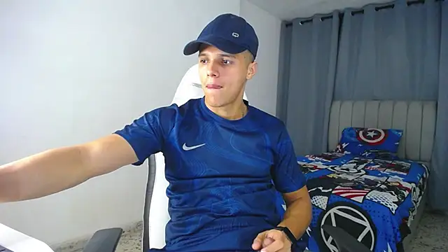 Snapshot of DavidAngell7 chatting on 01.10.25 DavidAngell7 online show from 01.10.25