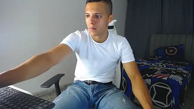 Snapshot of DavidAngell7 chatting on 02.03.25 DavidAngell7 online show from 02.03.25