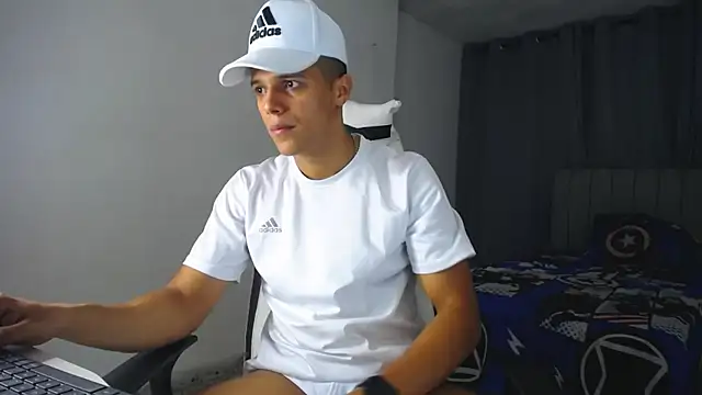 Snapshot of DavidAngell7 chatting on 02.05.25 DavidAngell7 online show from 02.05.25