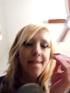 Snapshot of AmethystFoxx chatting on 03.04.25 AmethystFoxx online show from 03.04.25