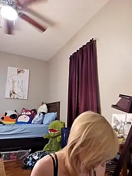 Snapshot of AmethystFoxx chatting on 03.18.25 AmethystFoxx online show from 03.18.25