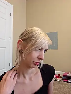 Snapshot of AmethystFoxx chatting on 09.13.25 AmethystFoxx online show from 09.13.25