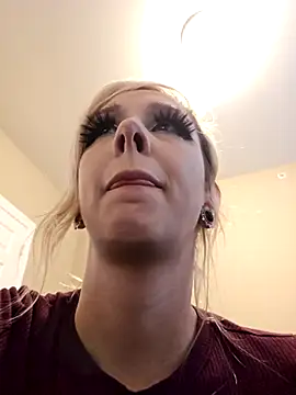 Snapshot of AmethystFoxx chatting on 11.15.25 AmethystFoxx online show from 11.15.25