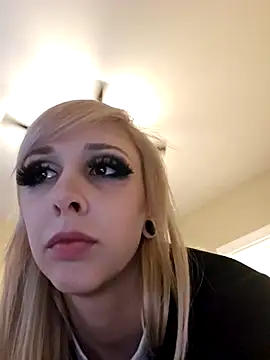 Snapshot of AmethystFoxx chatting on 11.29.25 AmethystFoxx online show from 11.29.25