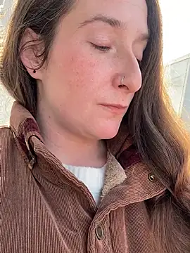 Mini And The Bear online show from 04.19.26