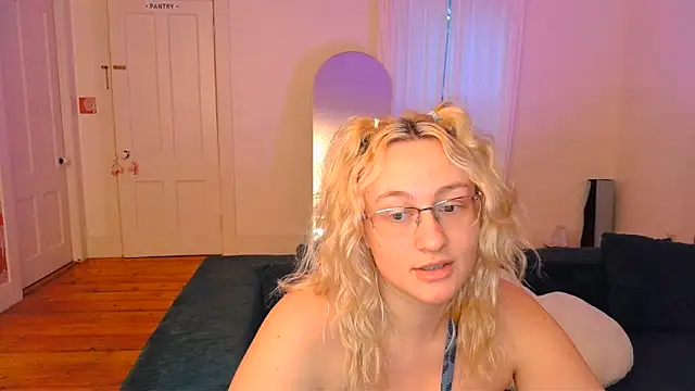 Snapshot of ashleyblaydex chatting on 06.22.26 ashleyblaydex online show from 06.22.26