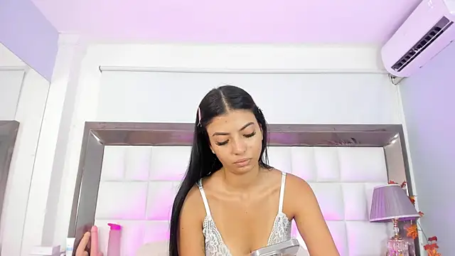 MiaConte online show from 12.12.24