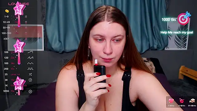 Snapshot of LiyaSilve chatting on 12.20.24 LiyaSilve online show from 12.20.24