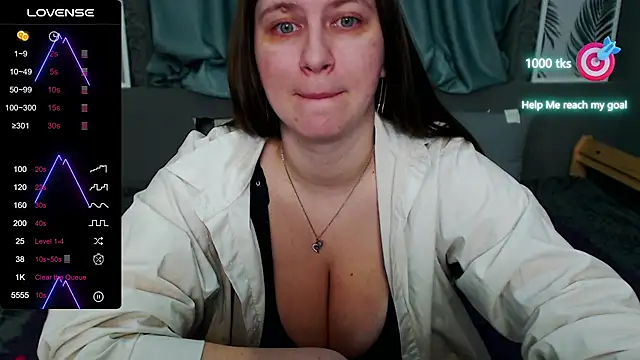 Snapshot of LiyaSilve chatting on 02.27.25 LiyaSilve online show from 02.27.25