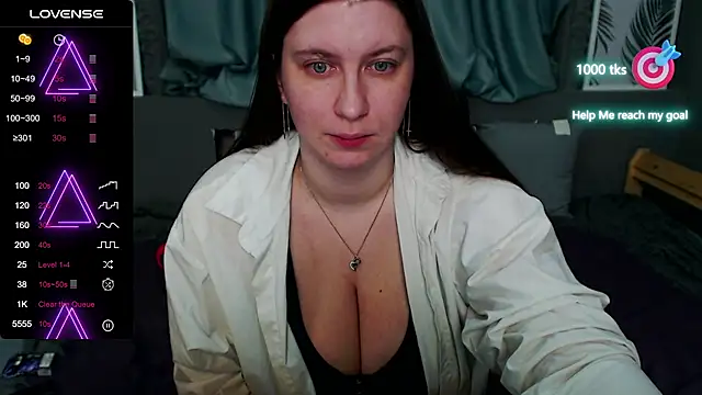 Snapshot of LiyaSilve chatting on 02.27.25 LiyaSilve online show from 02.27.25