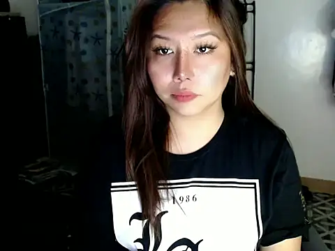 Snapshot of urqueendominant chatting on 12.16.25 urqueendominant online show from 12.16.25