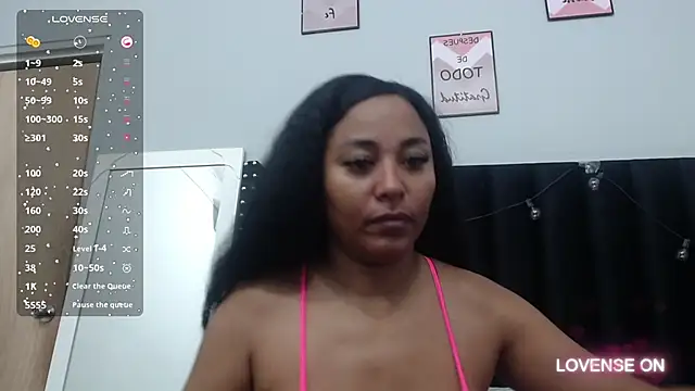 Snapshot of colombiamommy chatting on 12.21.24 colombiamommy online show from 12.21.24