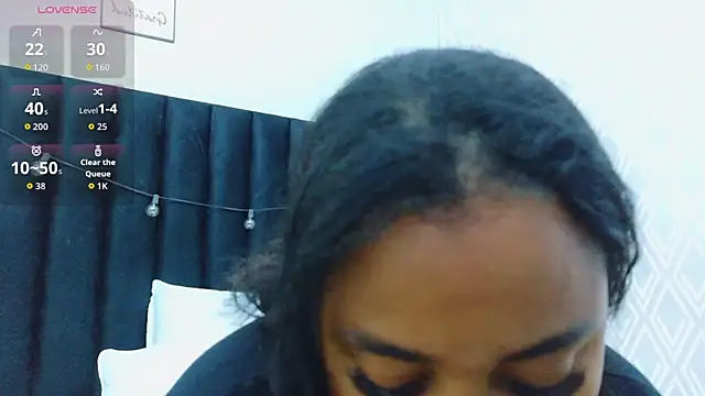 Snapshot of colombiamommy chatting on 10.17.25 colombiamommy online show from 10.17.25