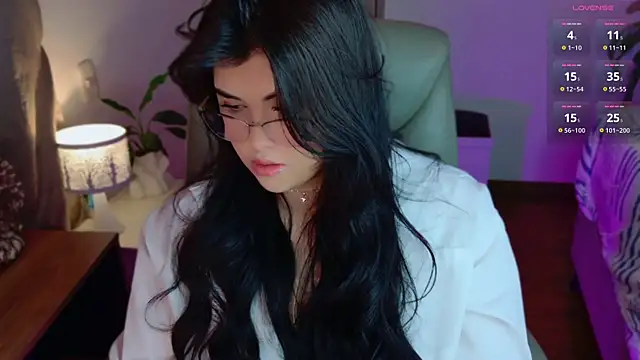 Snapshot of Alyaa_s chatting on 06.27.26 Alyaa s online show from 06.27.26