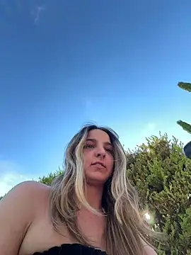 DoriDeluxe66 online show from 04.18.26